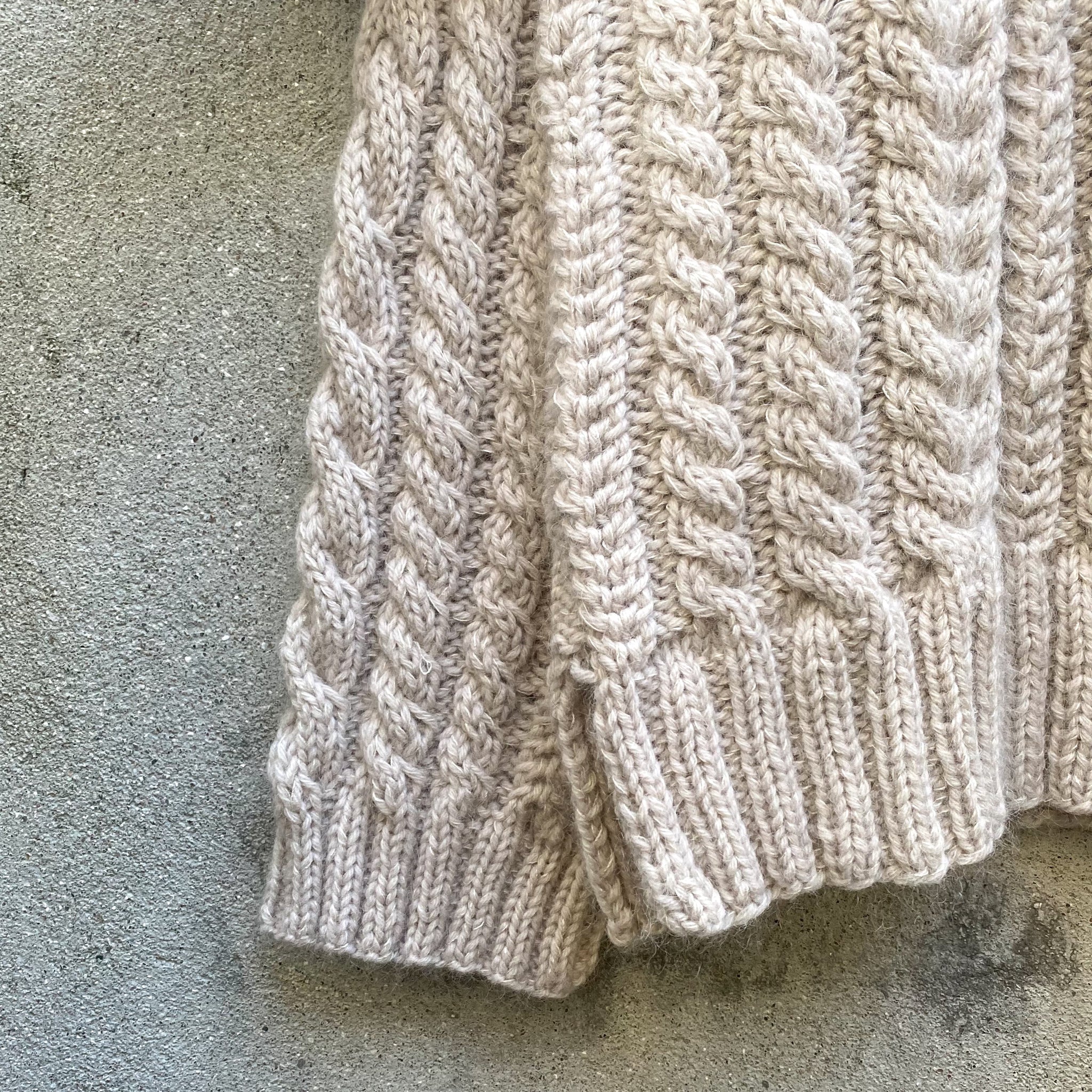Chunky cable sweater - norska